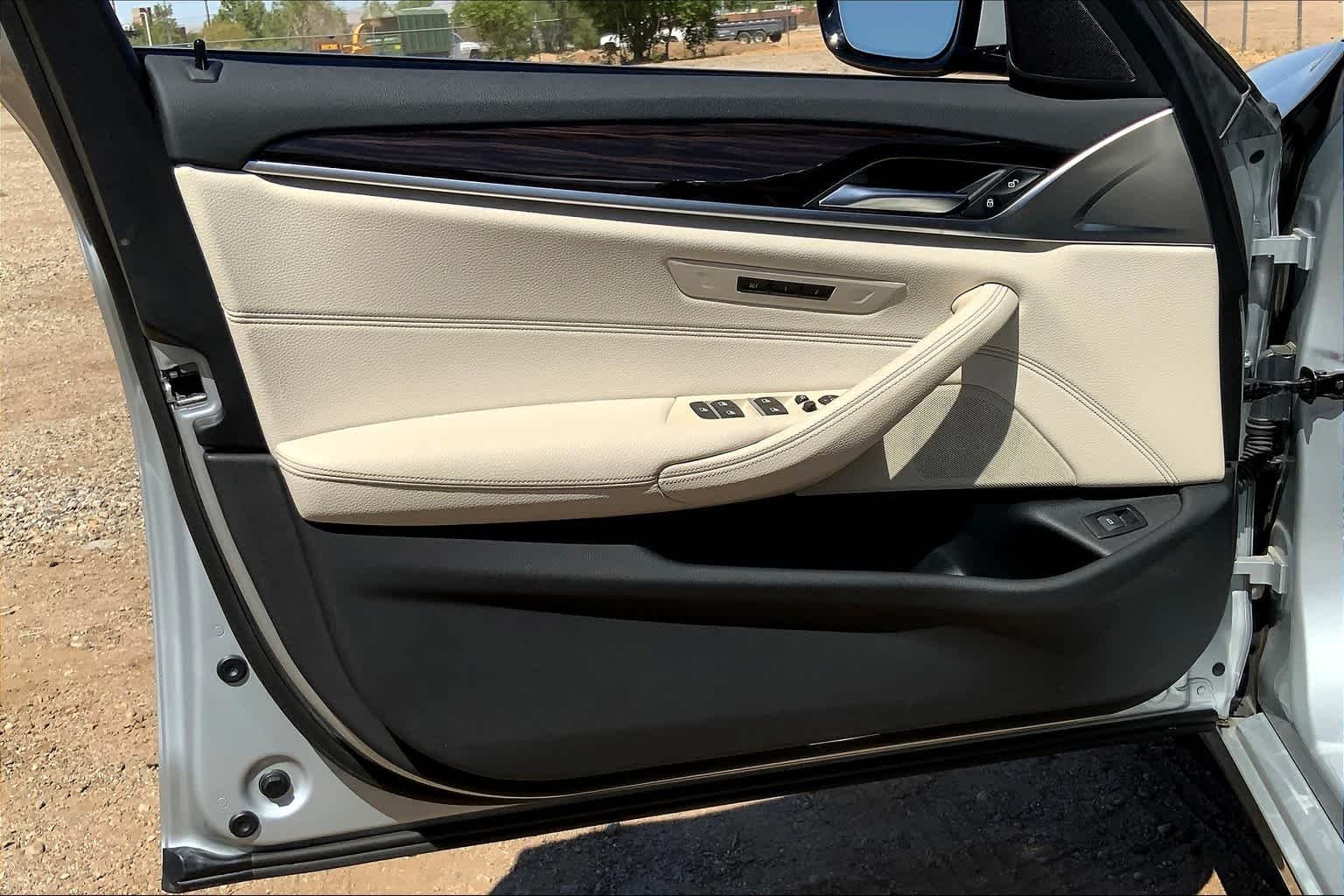 Used 2018 Glacier Silver Metallic BMW 530i image 21