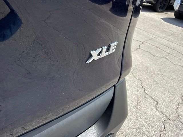 Used 2019  Toyota XLE image 10
