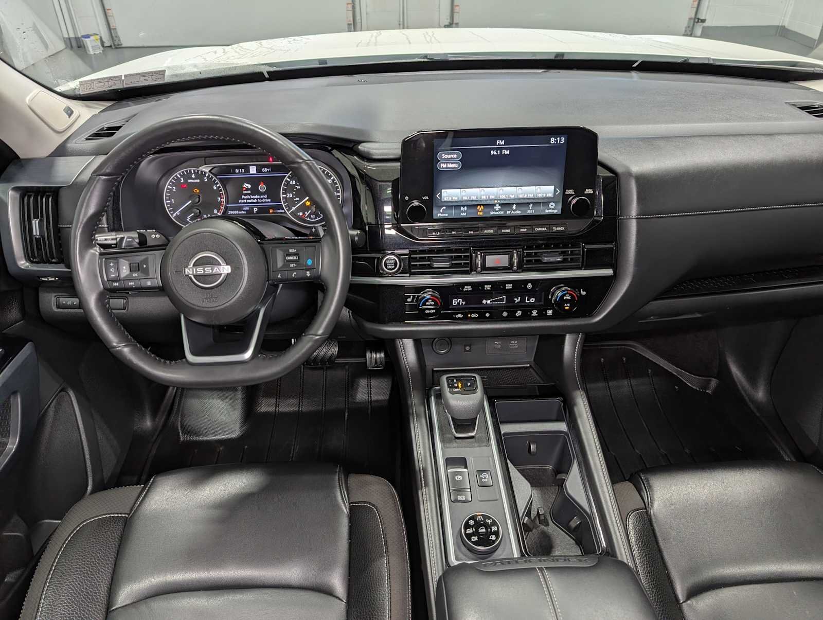 Used 2024 Pearl White Tricoat Nissan SL image 18