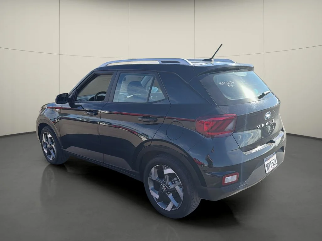 Used 2025 Black Hyundai SEL image 5