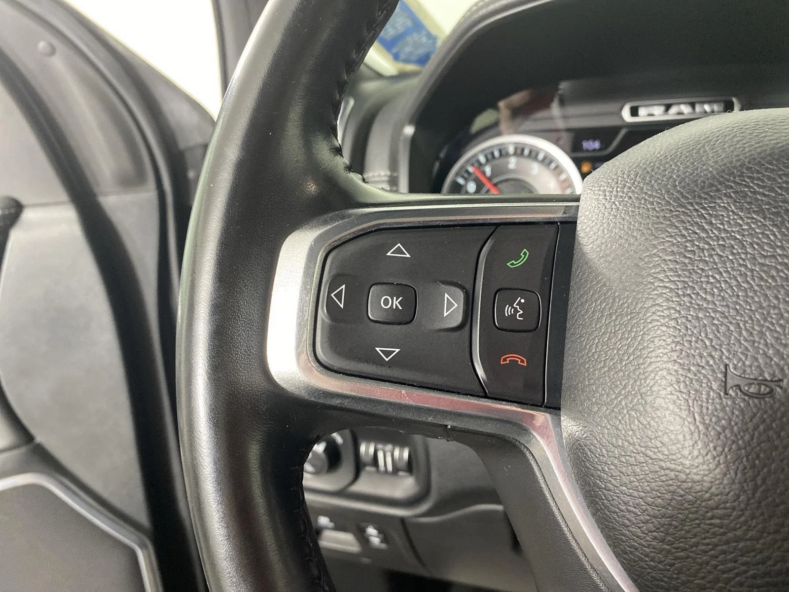 Used 2021 Diamond Black Crystal Pearlcoat Ram Laramie image 20