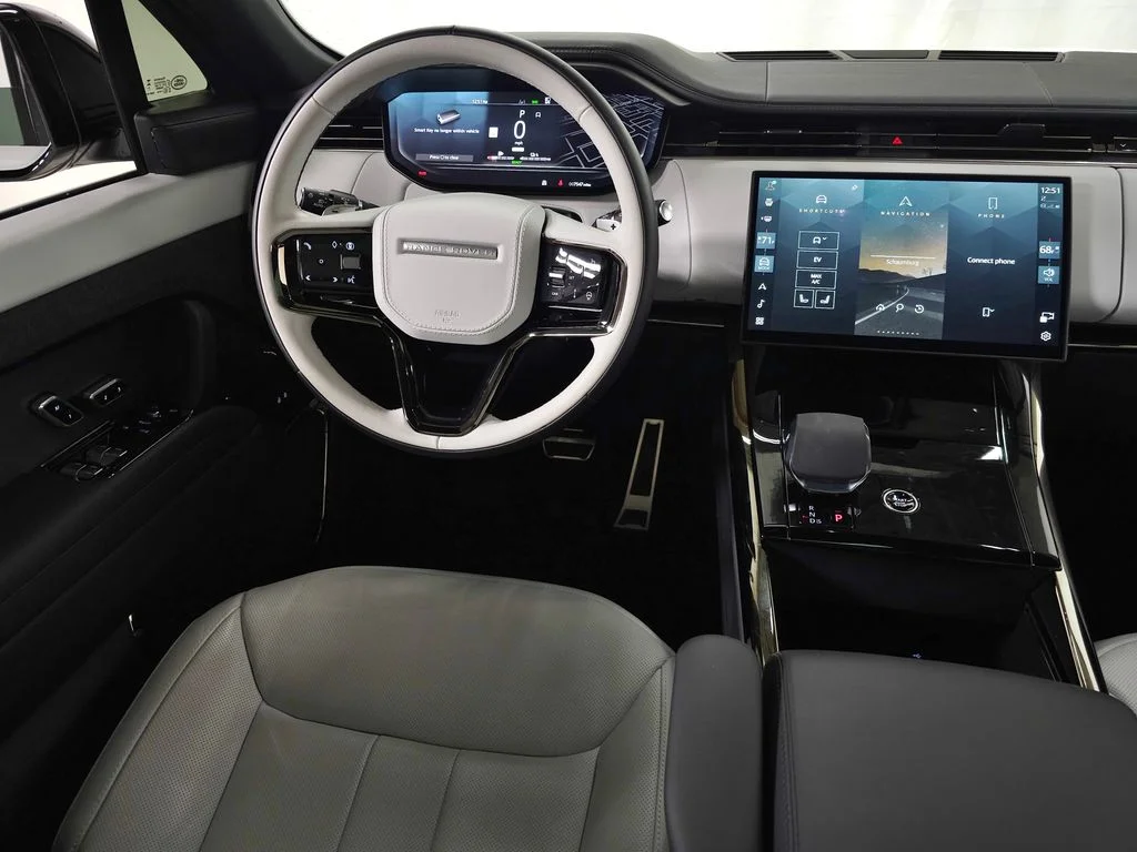 Used 2025 White Land Rover Dynamic SE image 20