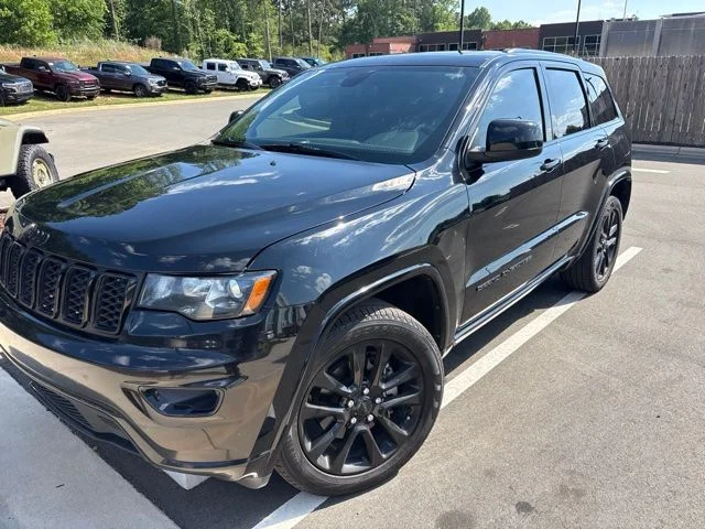 Used 2019 Black Jeep Altitude image 1