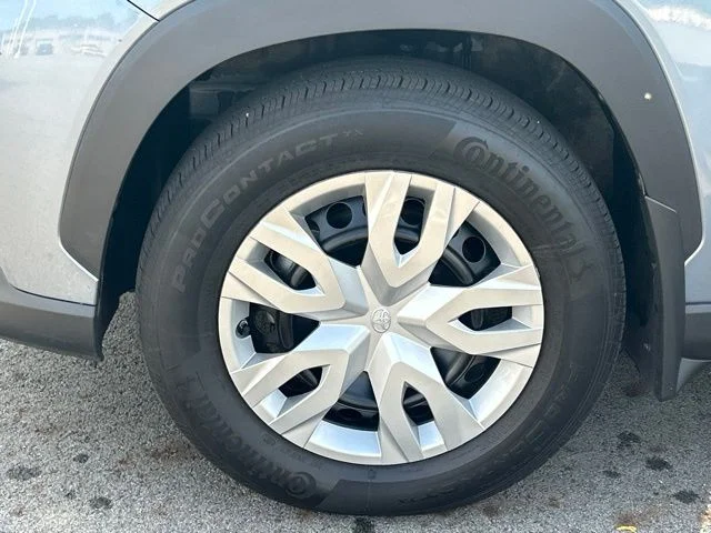 Used 2025  Toyota L image 14