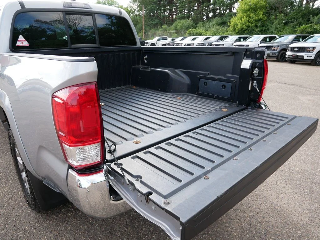 2016 Toyota Tacoma SR5 - Photo 10