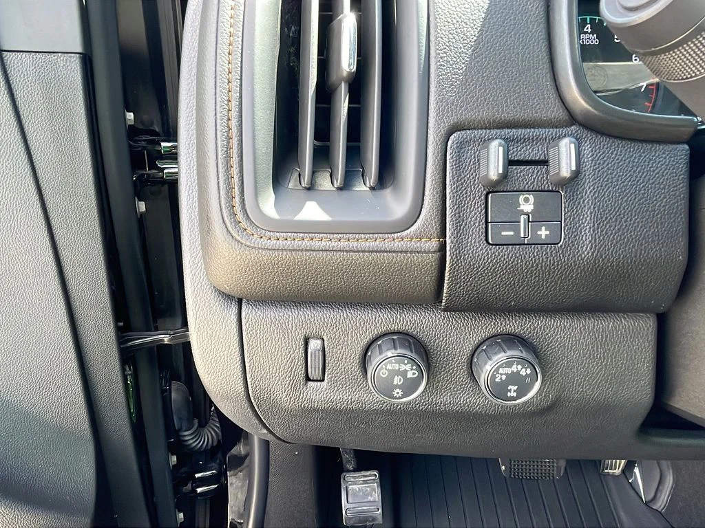 Used 2021 Black GMC AT4 w/Cloth image 19