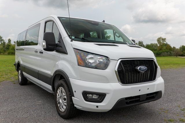 Used 2024 Oxford White Ford XLT image 4