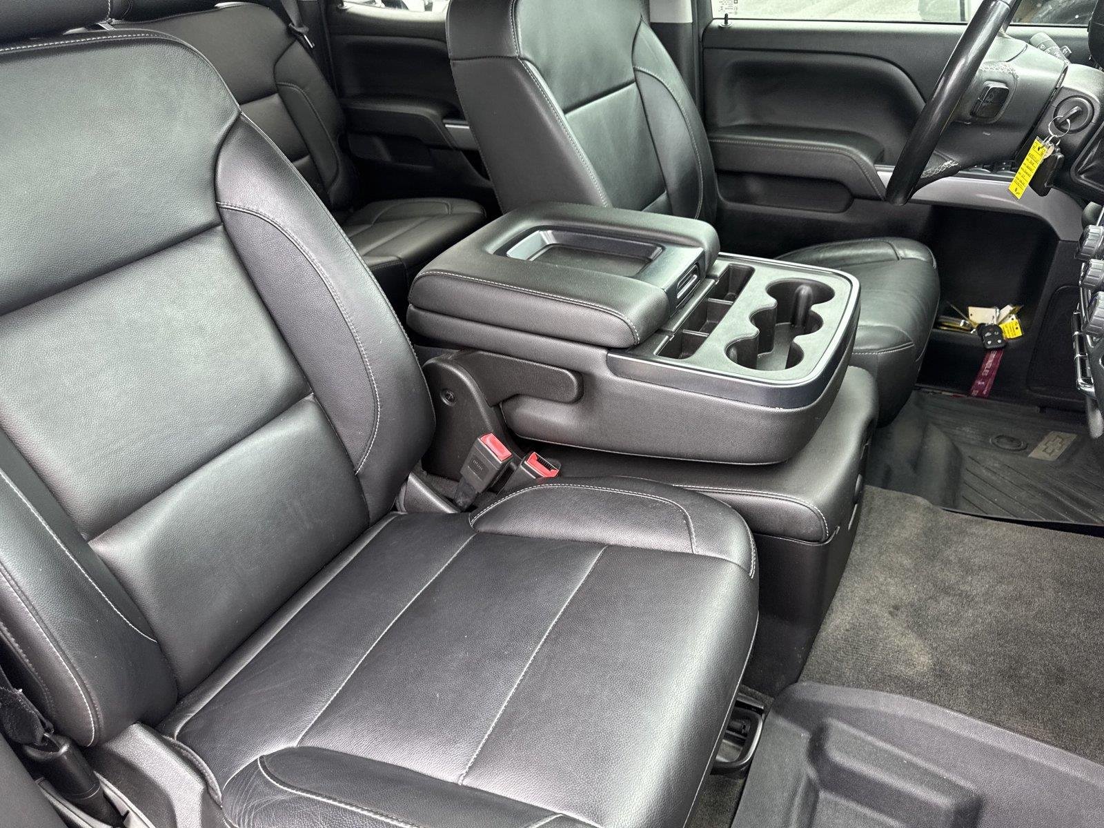 Used 2018 SUMMIT WHITE Chevrolet LT image 34