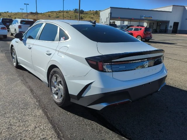 Used 2025 White Hyundai SE image 4