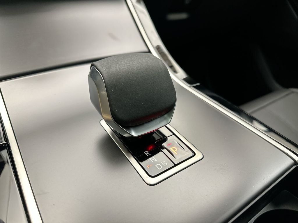 Used 2026  Land Rover S image 11