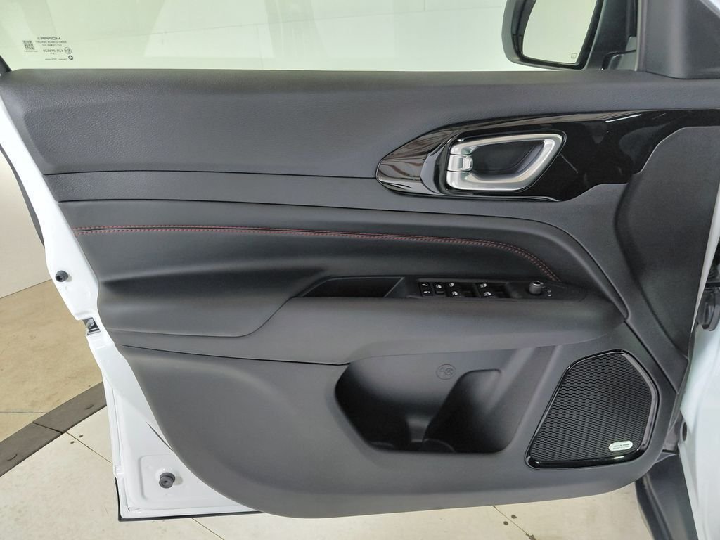 New 2026 Bright White Clear-Coat Exterior Paint Jeep Trailhawk image 10