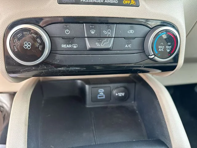 Used 2022 Silver Ford SE image 39