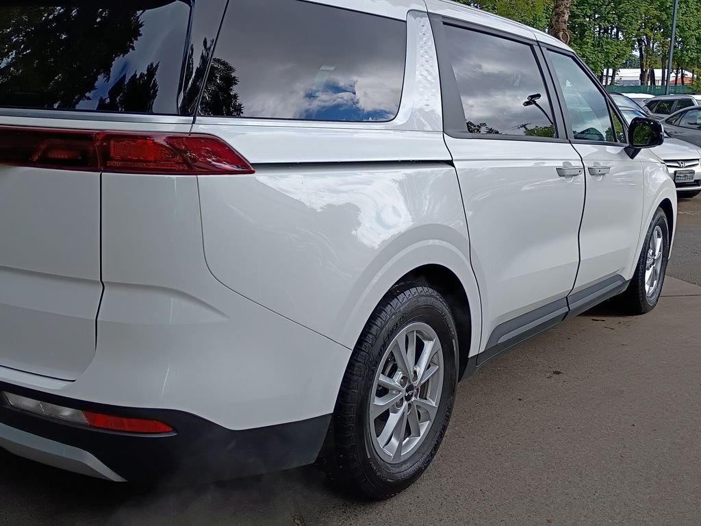 Used 2022 Snow White Pearl Kia LXS image 4