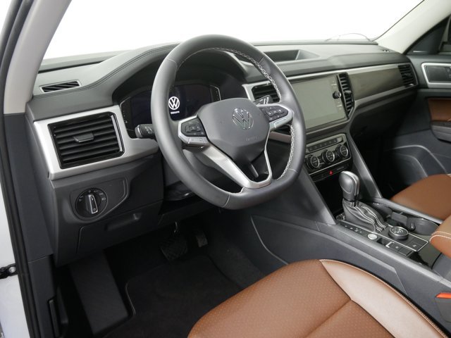 Used 2023 Pure White Volkswagen SE image 10