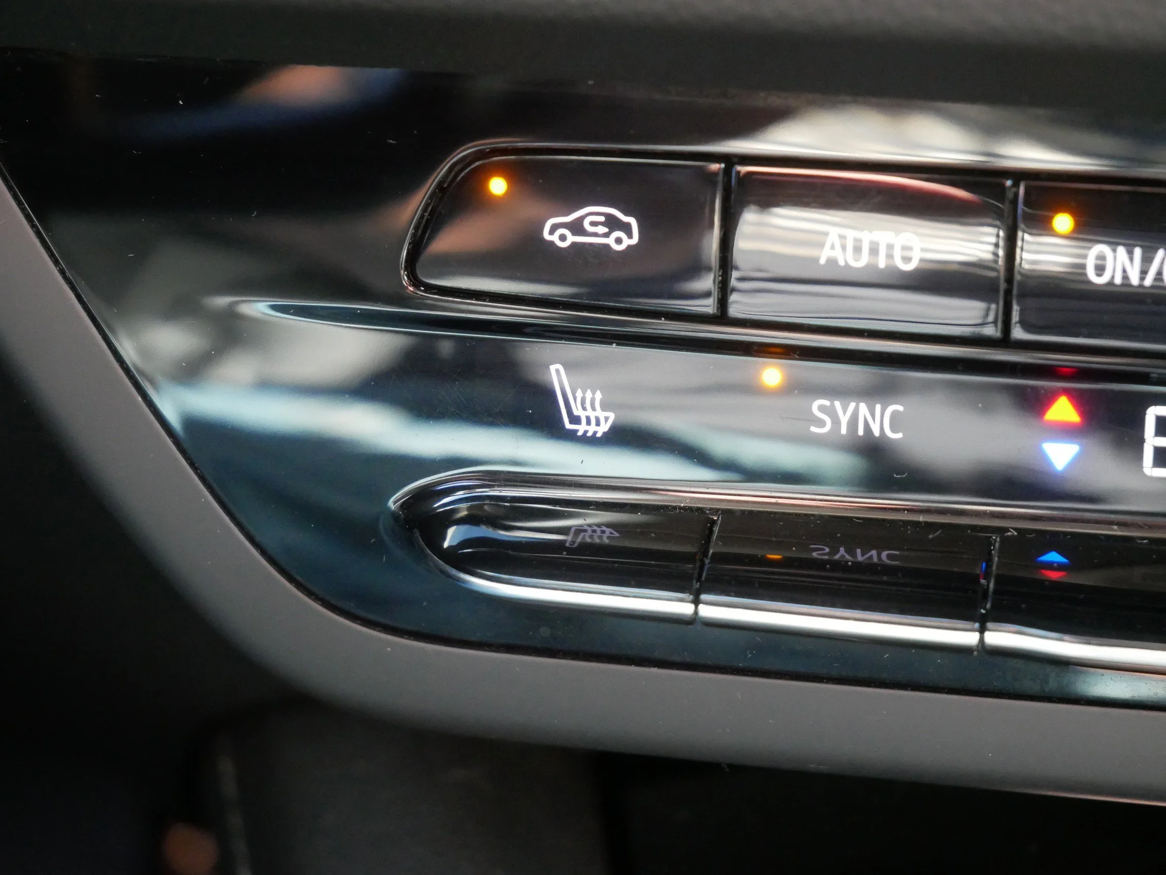 2023 Buick Envision Essence - Photo 30