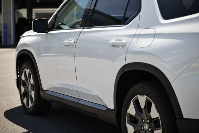 New 2026 Platinum White Pearl Honda Touring image 9
