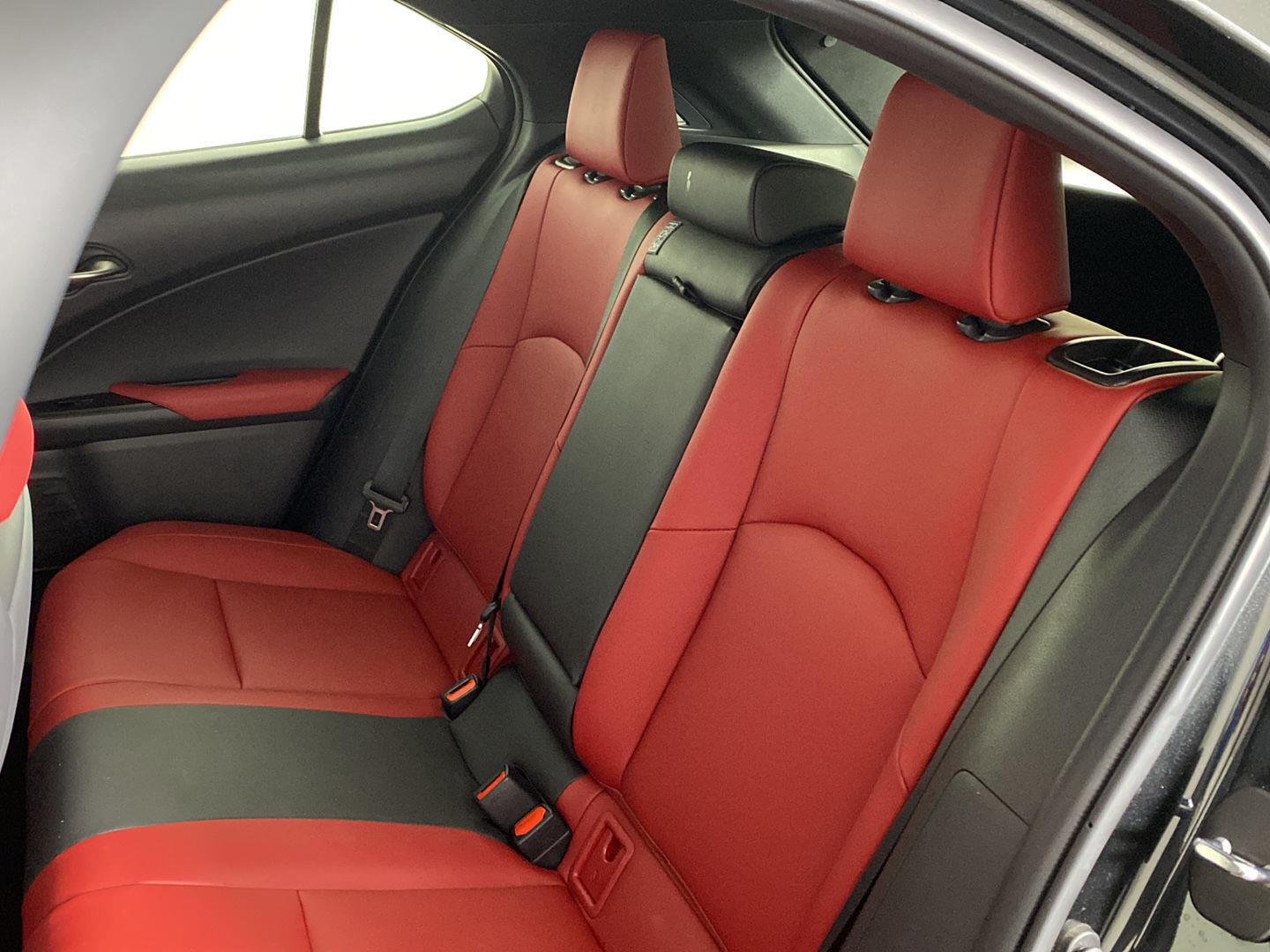 Used 2019  Lexus UX 250h F SPORT image 4