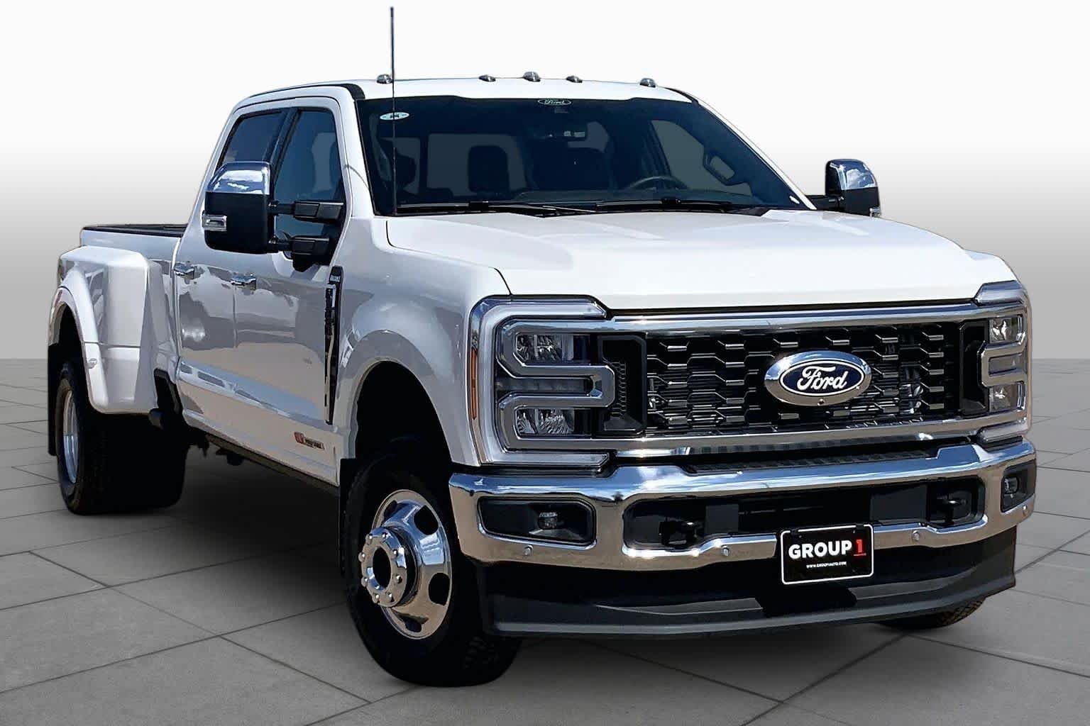 New 2027 Star White Metallic Tri-Coat Ford F-350® King Ranch® image 2