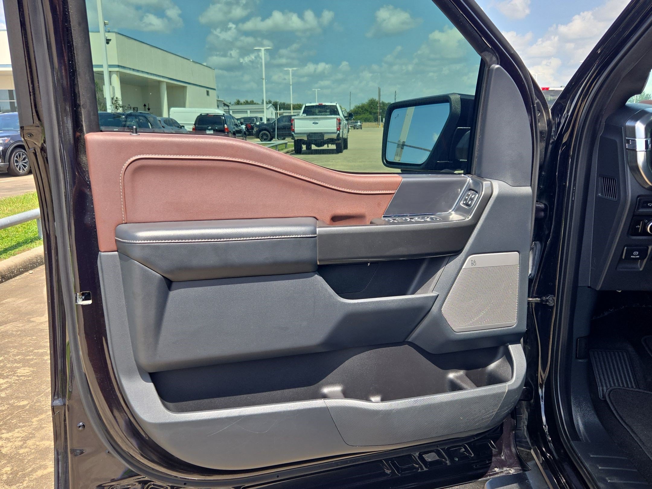 Used 2023 Agate Black Metallic Ford Lariat image 10