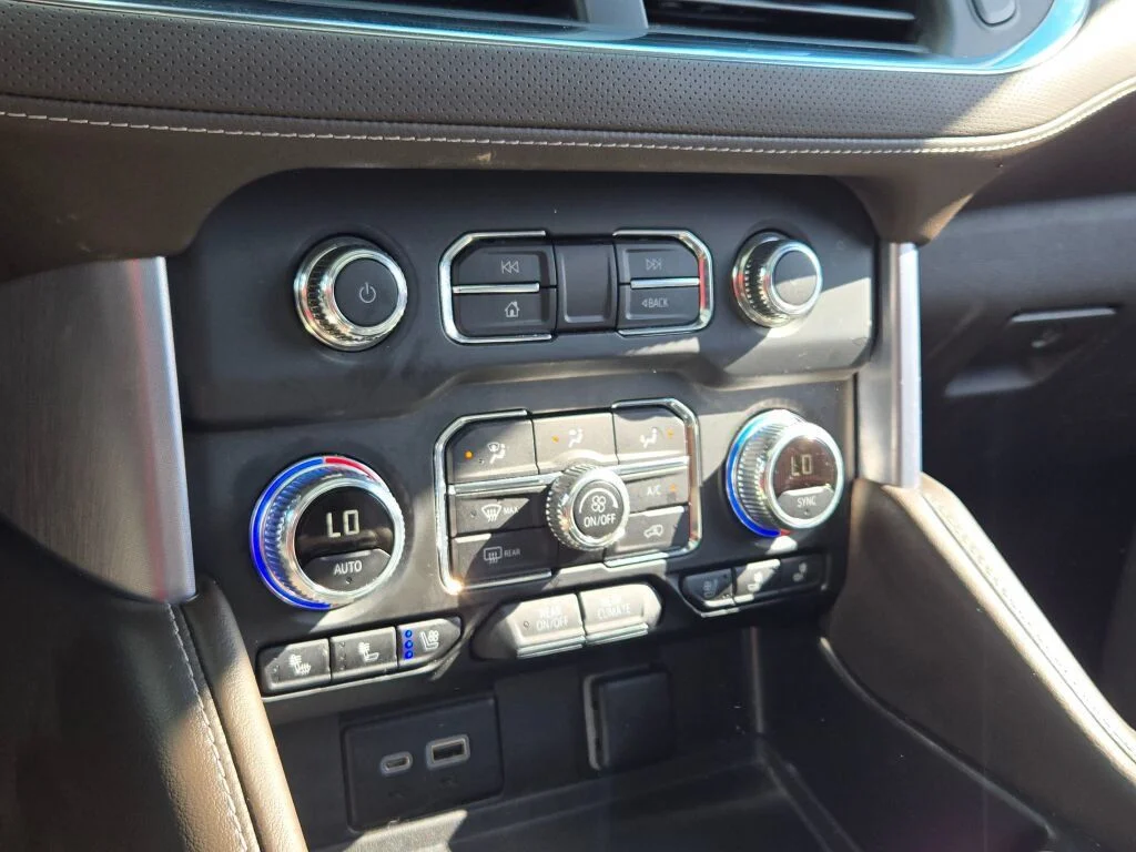 Certified Used 2022 Midnight Blue Metallic GMC SLT image 31