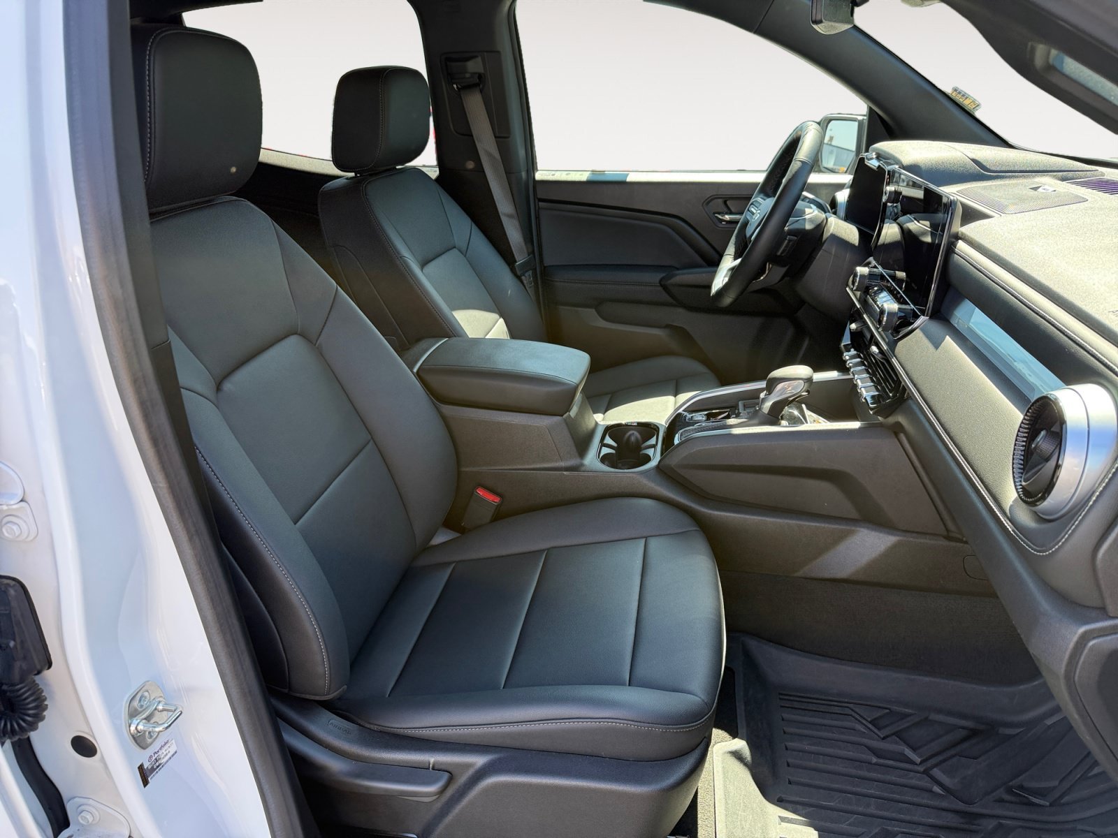 Used 2024 Summit White Chevrolet LT image 19
