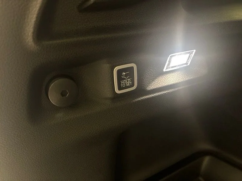 New 2026 Silver Zynith Exterior Paint Jeep Laredo X image 16