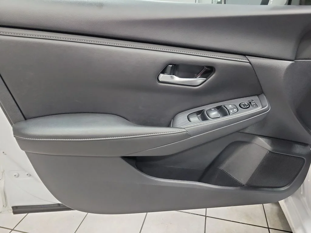 Used 2025 White Nissan SV image 31