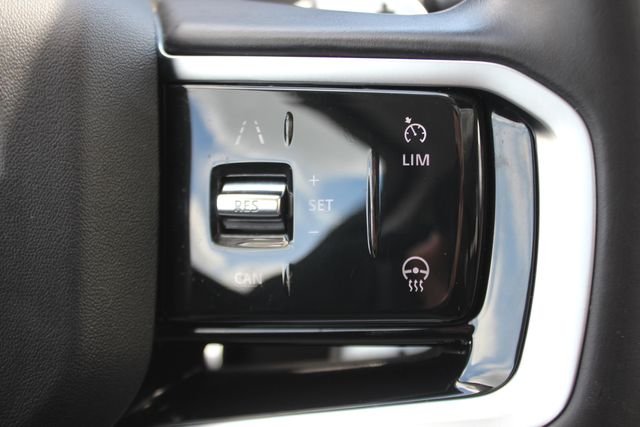 Used 2022 White Land Rover S image 13