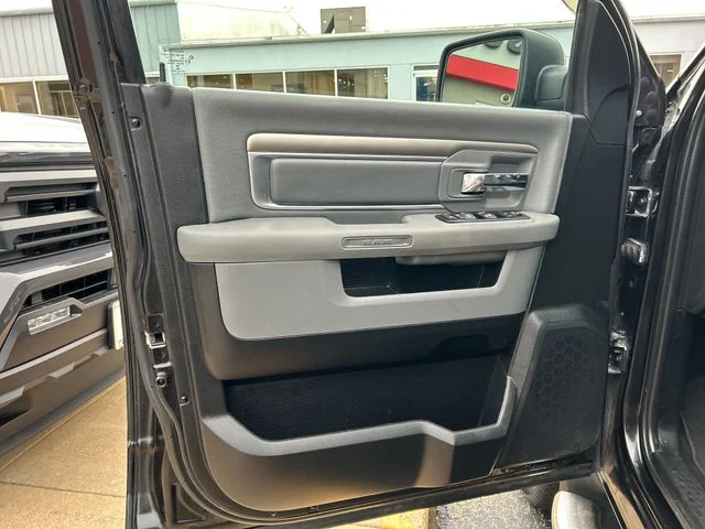 Used 2015 Black Ram Big Horn image 27
