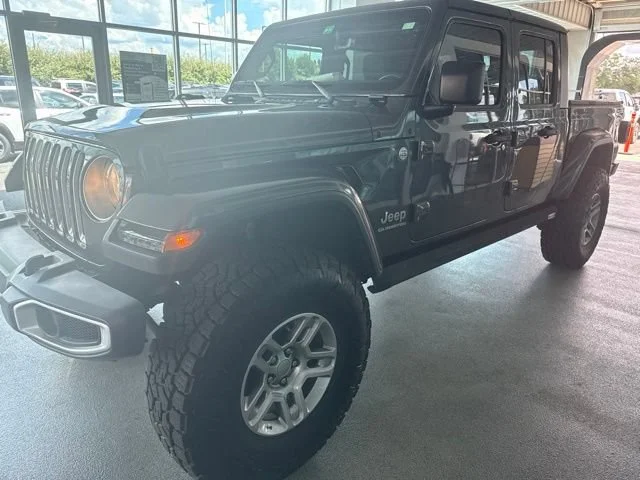 Used 2021 Granite Crystal Metallic Clearcoat Jeep Overland image 2