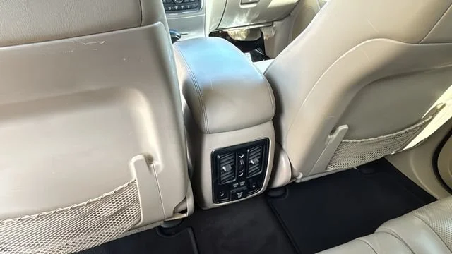 Used 2015  Jeep Limited image 21