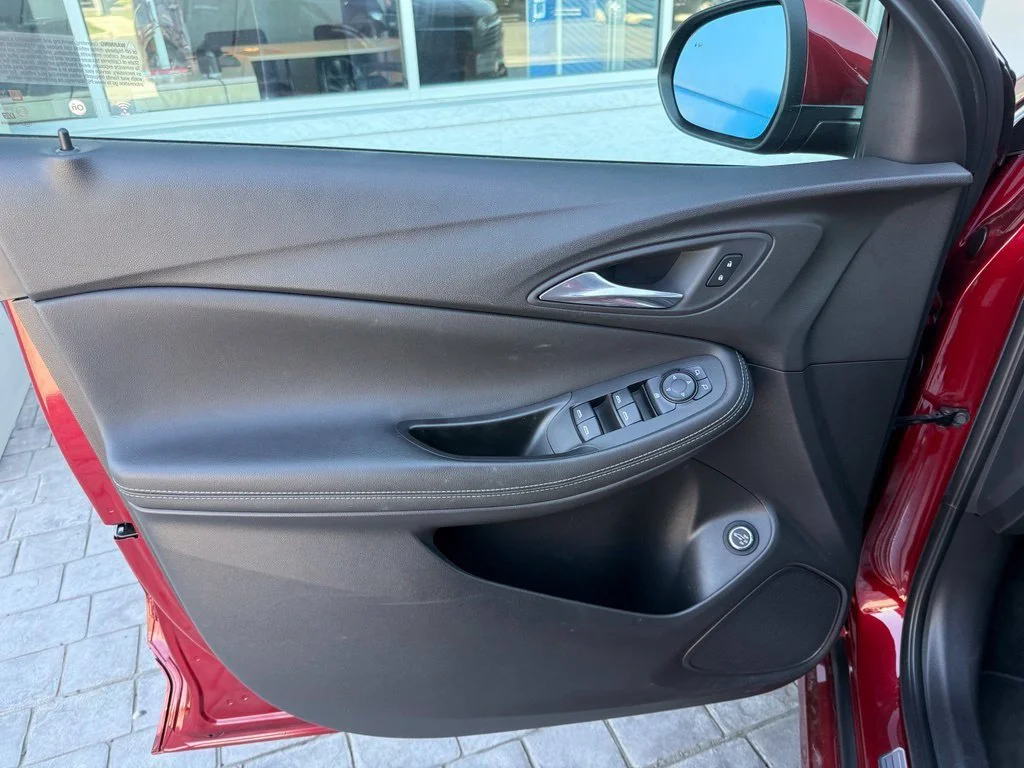 Used 2022 CINNABAR METALLIC Buick Select image 30