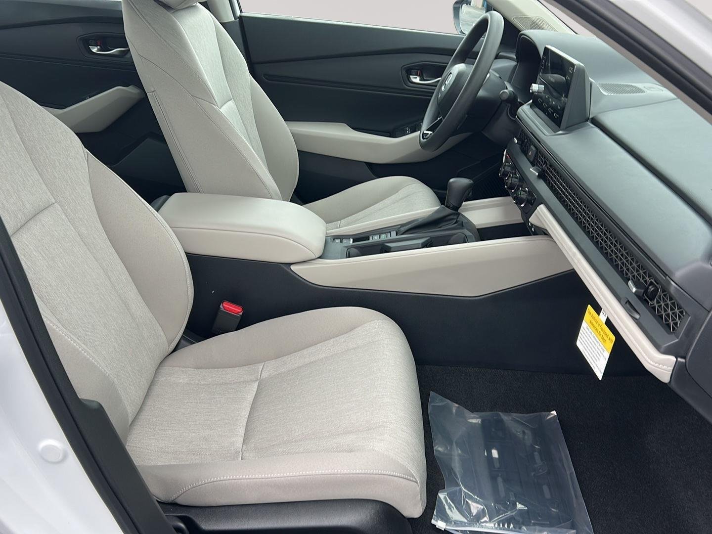 New 2026 Platinum White Pearl Honda SE image 17