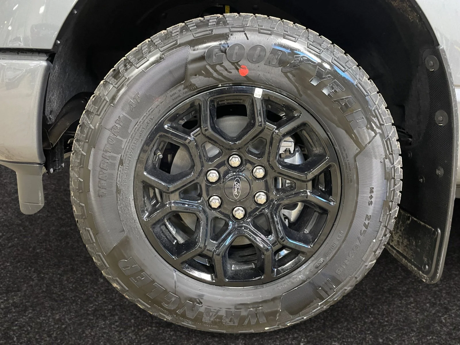 New 2026 CARBONIZED GREY METALLIC Ford XLT image 9