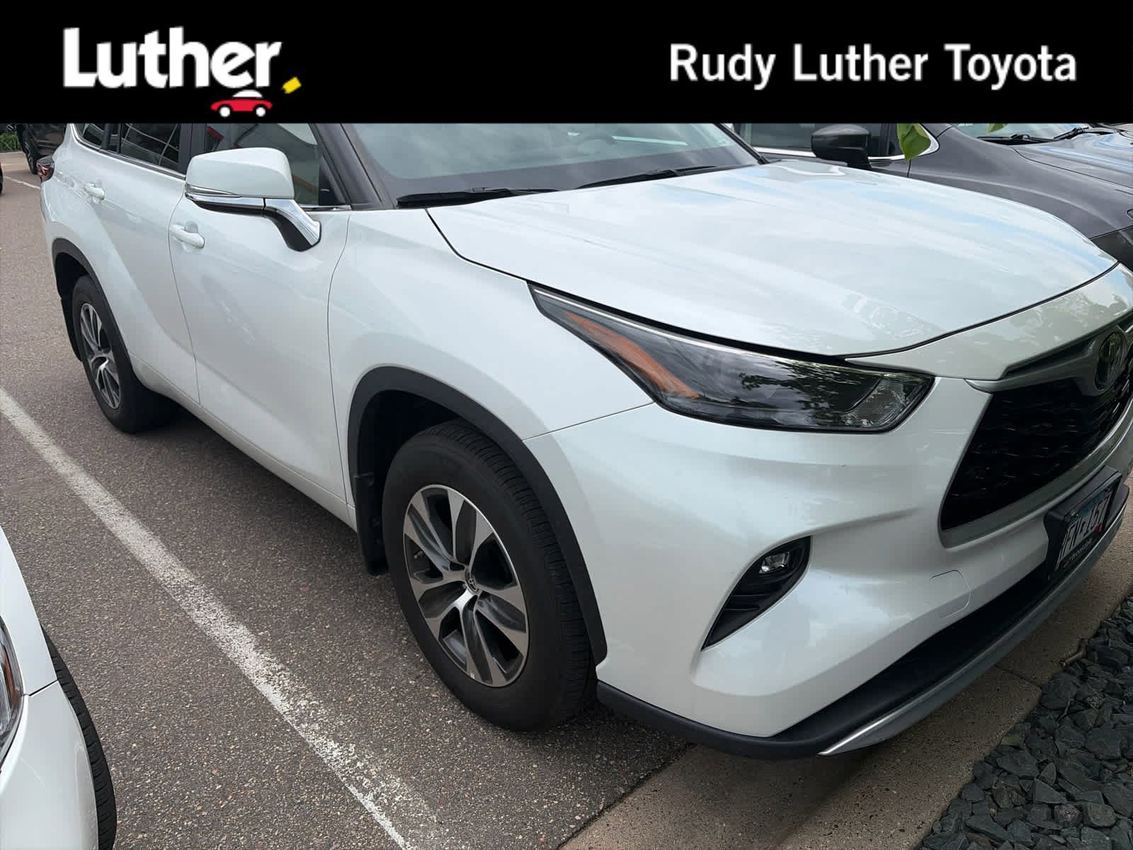 Used 2023 Wind Chill Pearl Toyota XLE image 1