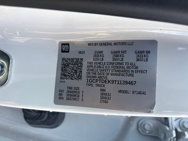 New 2026 Summit White Chevrolet Z71 image 30