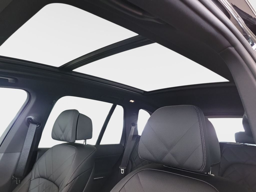 New 2026 Black Sapphire Metallic BMW xDrive40i image 21
