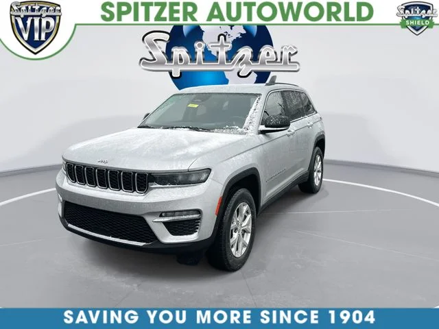 Used 2023 Silver Jeep Limited image 4