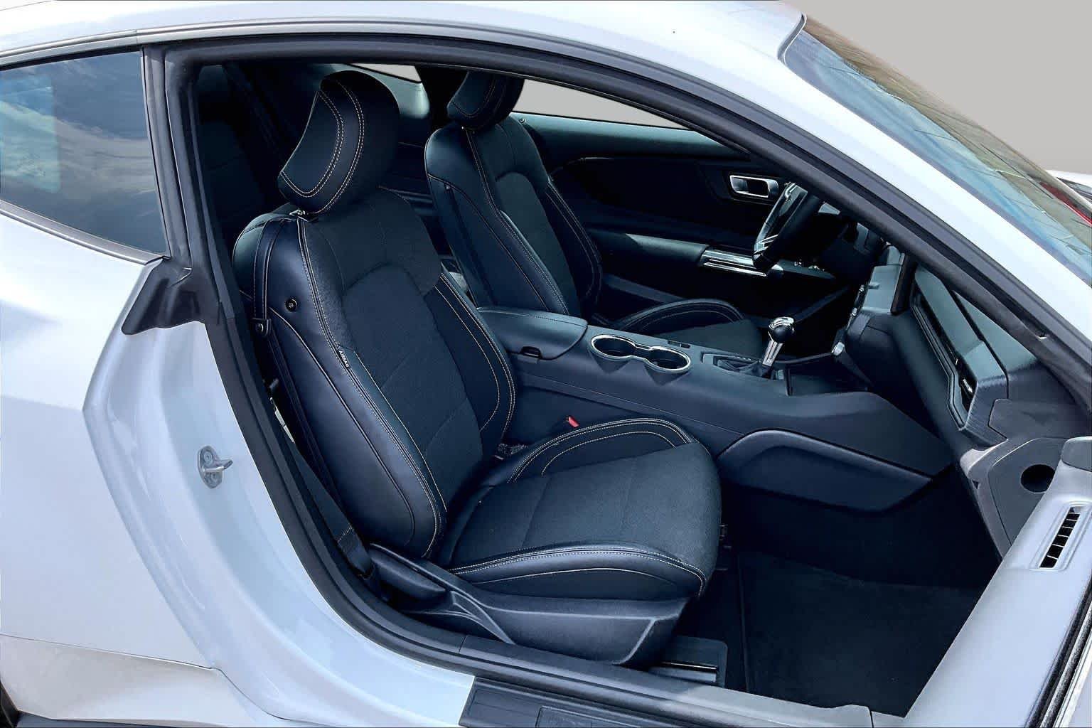 Used 2025 Oxford White Ford EcoBoost image 9