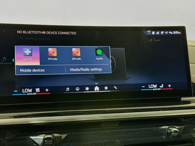 Used 2024 Black BMW xDrive40i image 15