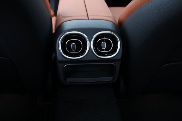 New 2025 Polar White Mercedes-Benz C 300 image 32