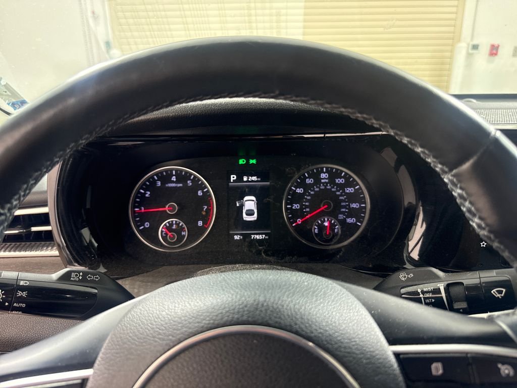 Used 2022 White Kia EX image 24