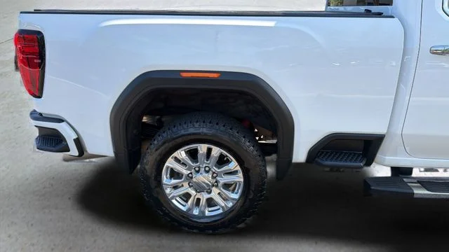 Used 2022 White GMC Denali image 40