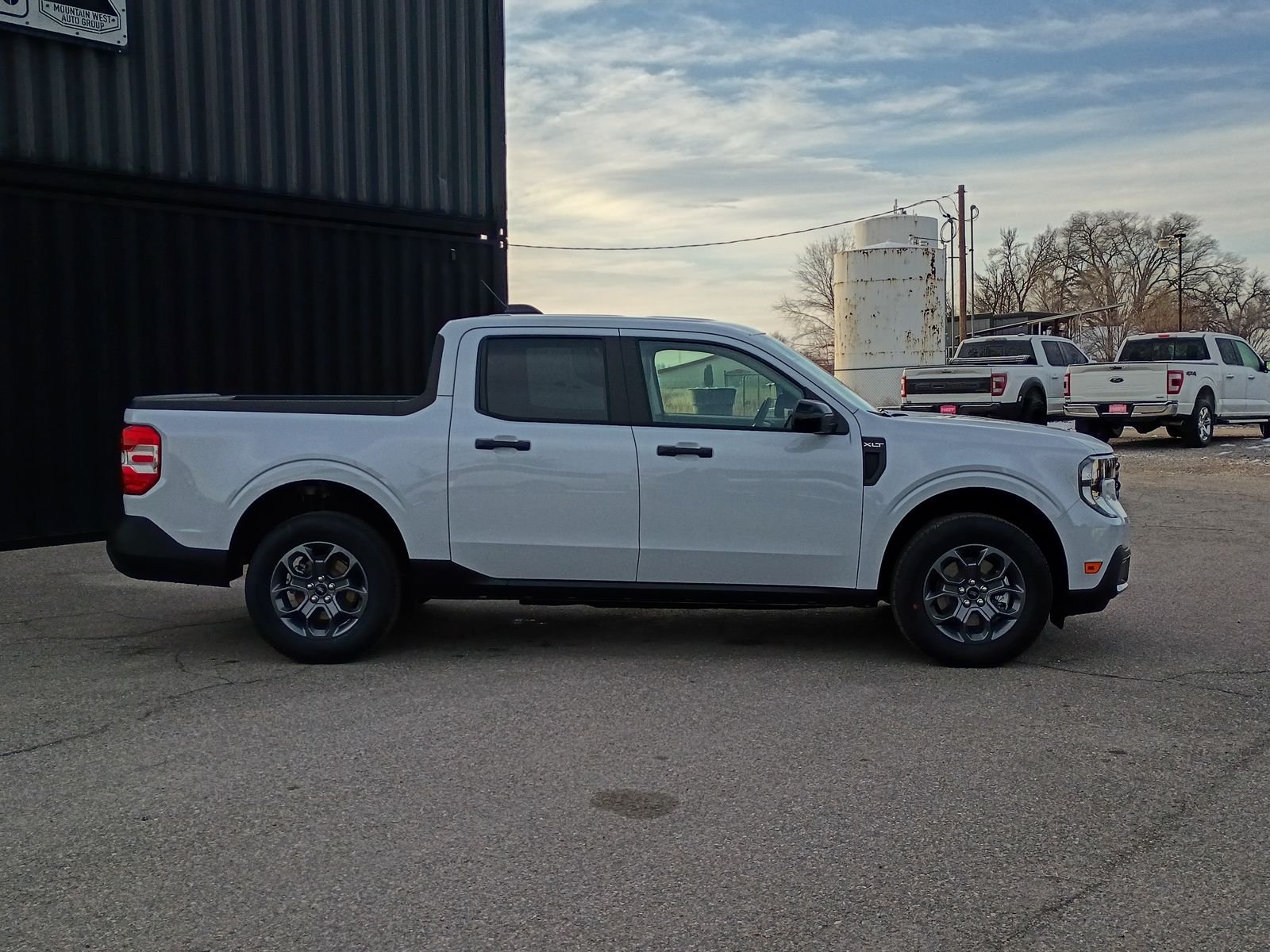 View vehicle photo 7