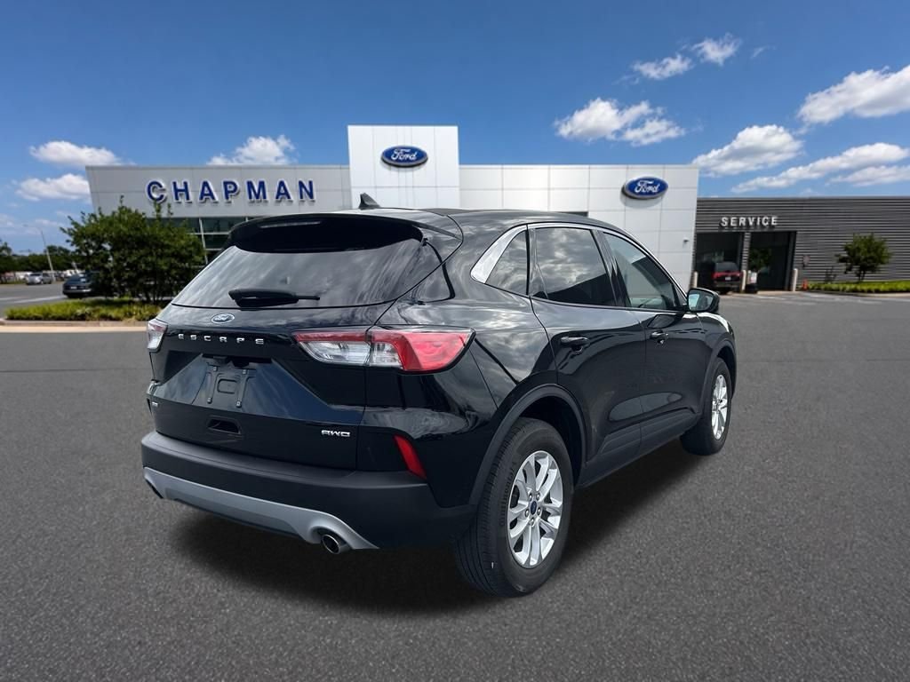 Used 2022 Black Ford SE image 5