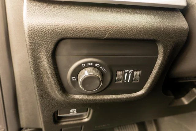 Used 2025 Gray Jeep Altitude X image 19