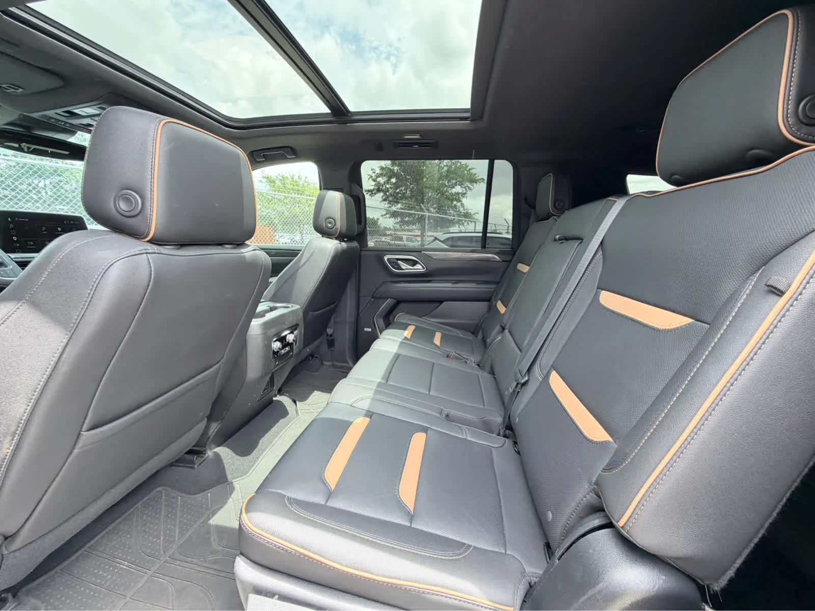 Used 2023 Sterling Metallic GMC AT4 image 33