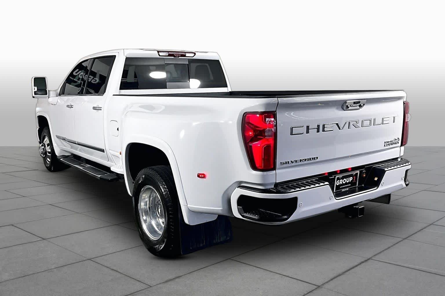 Used 2026 Summit White Chevrolet High Country image 11