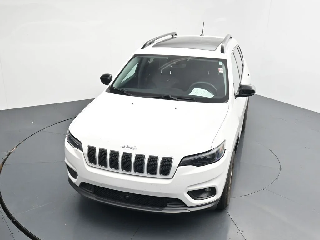 Used 2022 White Jeep Latitude Lux image 10