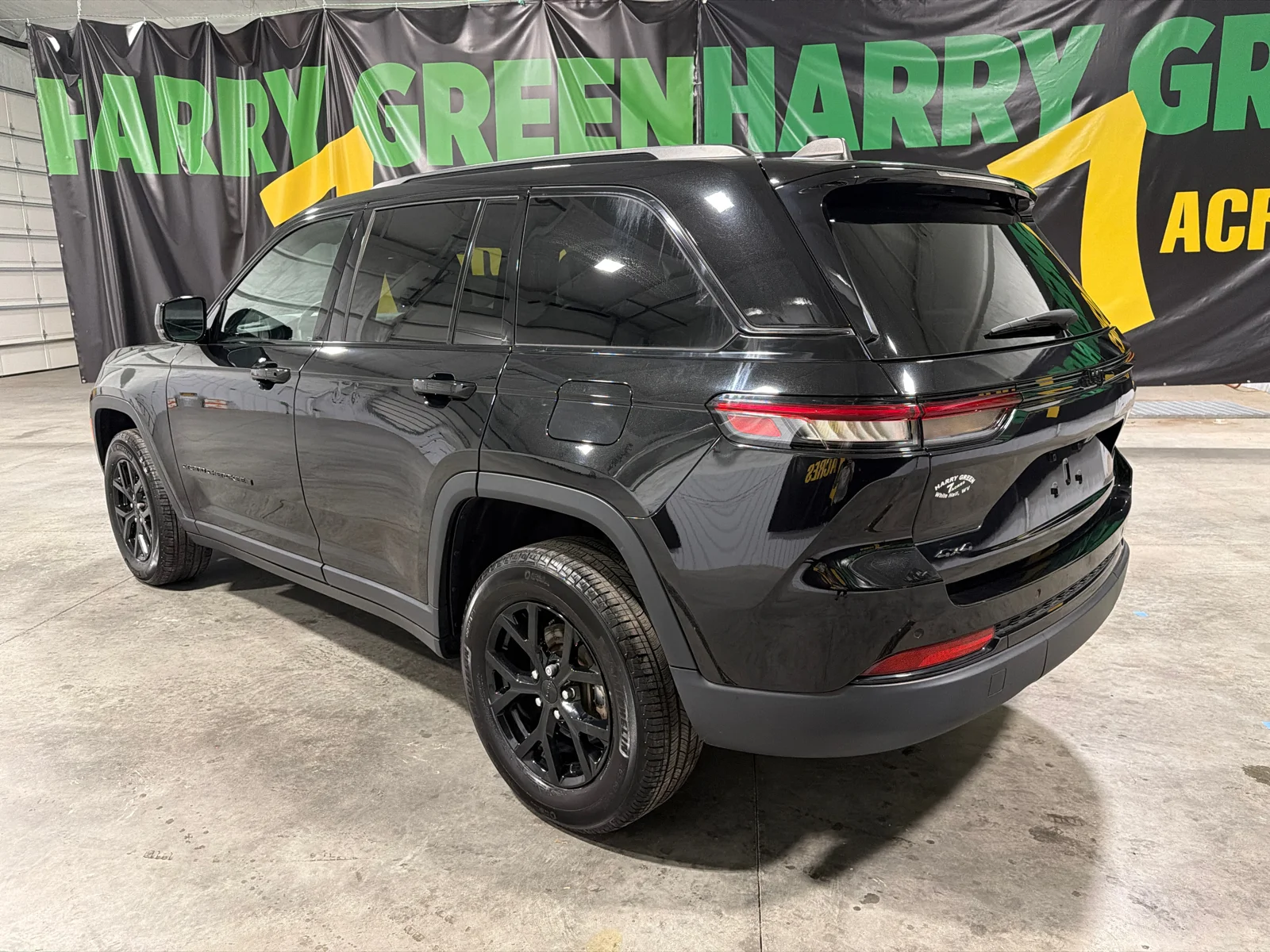 Certified Used 2024 Diamond Black Crystal Pearlcoat Jeep Altitude X image 6